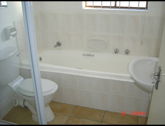 2 bed property to rent in MILNERTON RURAL